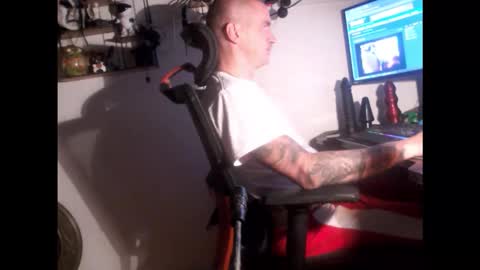 Snapshot of hotkinkytat chatting on October 25, 6:20 pm hotkinkytat online show from October 25, 6:20 pm