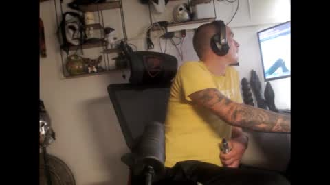 Snapshot of hotkinkytat chatting on September 29, 12:03 pm hotkinkytat online show from September 29, 12:03 pm