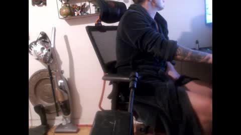 Snapshot of hotkinkytat chatting on February 14, 1:02 am hotkinkytat online show from February 14, 1:02 am