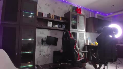                 online show from February 20, 4:25 pm