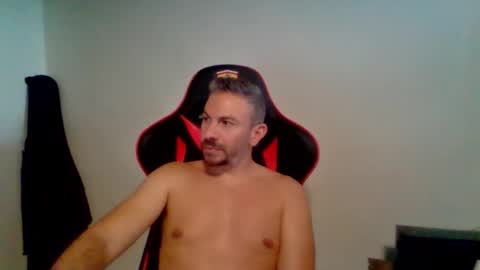 Snapshot of huge__cumshot chatting on October 5, 9:24 am huge__cumshot online show from October 5, 9:24 am