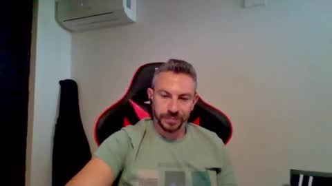 Snapshot of huge__cumshot chatting on September 11, 9:19 am huge__cumshot online show from September 11, 9:19 am