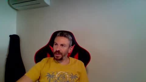 Snapshot of huge__cumshot chatting on September 18, 8:05 am huge__cumshot online show from September 18, 8:05 am