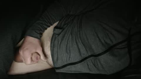 hugecumload009 online show from April 16, 6:13 am