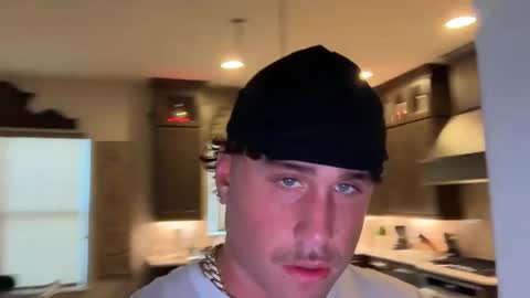 hungkingg22 online show from October 1, 4:00 pm