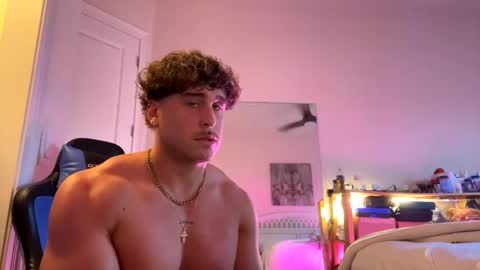 hungkingg22 online show from March 6, 9:42 pm