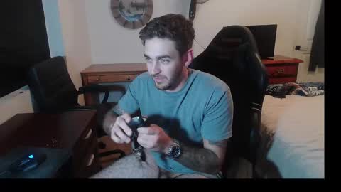 hungmtnman2256 online show from February 24, 4:24 am