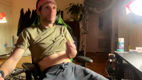 Snapshot of hungwell2111 chatting on November 1, 4:38 am hungwell2111 online show from November 1, 4:38 am