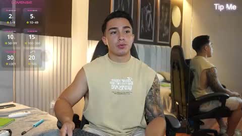 hunk_ryan online show from January 5, 5:27 pm