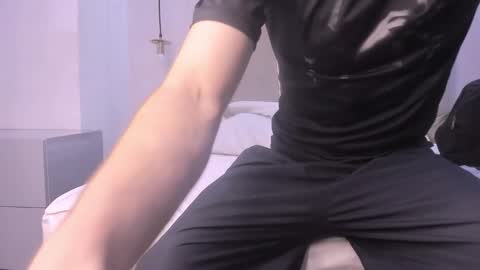 Snapshot of hunterheat_ chatting on October 22, 11:36 am hunterheat_ online show from October 22, 11:36 am