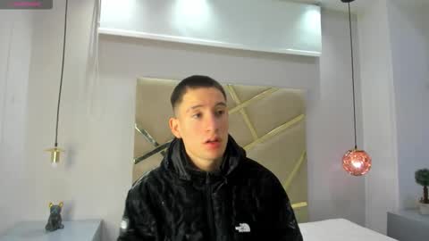 hunterheat_ online show from March 18, 12:41 pm