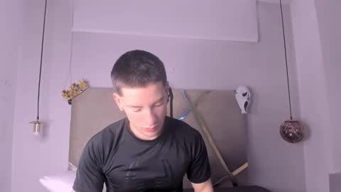 Snapshot of hunterheat_ chatting on October 23, 11:57 am hunterheat_ online show from October 23, 11:57 am