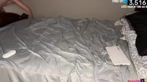 Snapshot of hxngb0i chatting on September 22, 4:01 am hxngb0i online show from September 22, 4:01 am