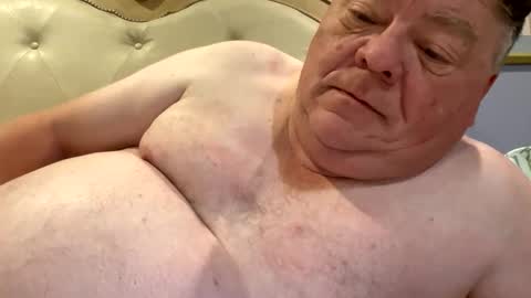 Snapshot of hypnotizing4u chatting on October 28, 12:40 pm hypnotizing4u online show from October 28, 12:40 pm