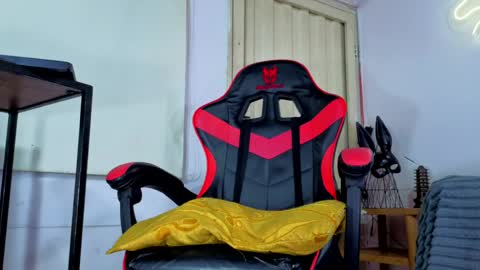 kelvis online show from March 31, 8:49 am