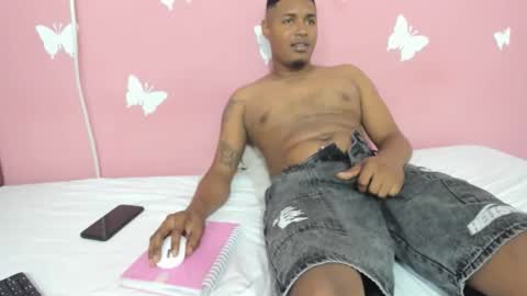 iamjes_1 online show from November 25, 2:02 am