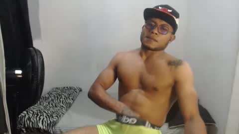 ian_tuner online show from December 2, 3:31 am