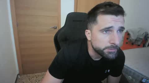 Snapshot of iberian_macho chatting on October 16, 6:43 am iberian_macho online show from October 16, 6:43 am