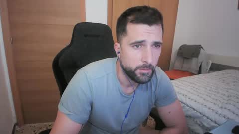 Snapshot of iberian_macho chatting on October 18, 7:57 am iberian_macho online show from October 18, 7:57 am