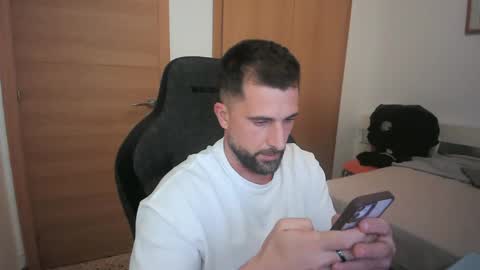 Snapshot of iberian_macho chatting on October 12, 4:01 pm iberian_macho online show from October 12, 4:01 pm