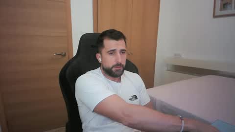Snapshot of iberian_macho chatting on October 23, 3:04 pm iberian_macho online show from October 23, 3:04 pm