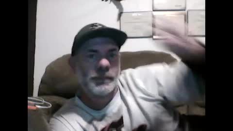 Snapshot of idkwhyidothis348732 chatting on December 28, 1:29 pm idkwhyidothis348732 online show from December 28, 1:29 pm