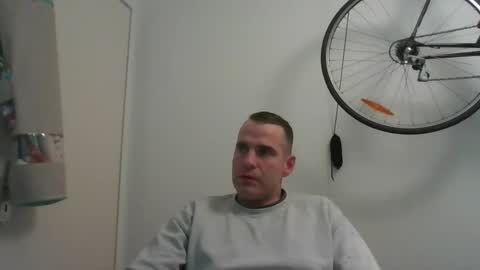 idontknowwhy1 online show from January 31, 1:01 am