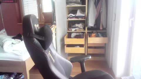 Snapshot of iloveyoutoo2000 chatting on January 3, 11:25 am iloveyoutoo2000 online show from January 3, 11:25 am