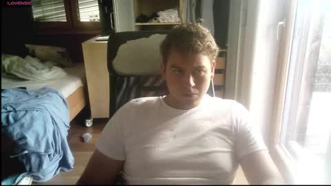 Snapshot of iloveyoutoo2000 chatting on September 18, 8:27 am iloveyoutoo2000 online show from September 18, 8:27 am