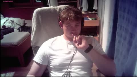 Snapshot of iloveyoutoo2000 chatting on October 20, 4:00 pm iloveyoutoo2000 online show from October 20, 4:00 pm