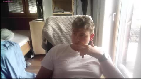 Snapshot of iloveyoutoo2000 chatting on October 4, 11:37 am iloveyoutoo2000 online show from October 4, 11:37 am