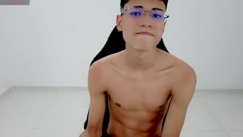 im_david01 online show from April 12, 4:19 pm