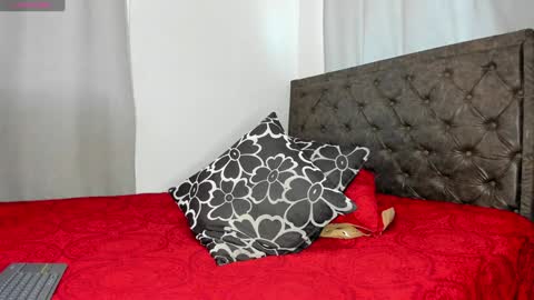 Snapshot of im_jean94xxx chatting on December 19, 2:02 pm Jean  John online show from December 19, 2:02 pm