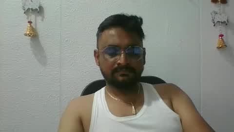 Snapshot of indianlover1433 chatting on October 24, 6:48 am Indian lover online show from October 24, 6:48 am