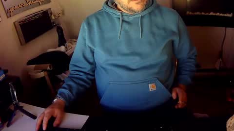 Snapshot of indigolvr chatting on December 9, 1:29 am BroLOU online show from December 9, 1:29 am