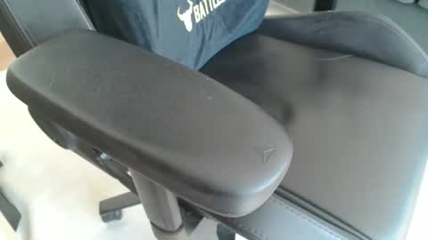 intoyourdad online show from December 17, 4:09 am