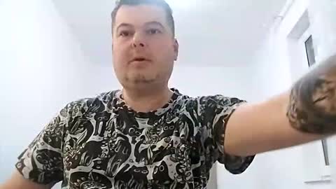 ionutionut333333 online show from March 22, 4:56 pm