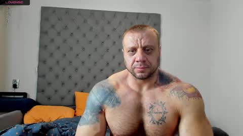 ironhulk22 online show from March 3, 7:49 am