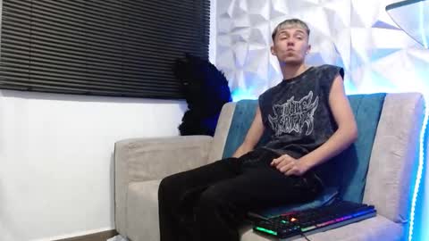 Isaac tan online show from November 3, 3:10 am