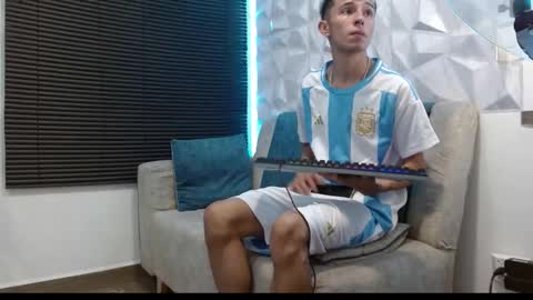 Snapshot of isaac_tan chatting on September 20, 4:12 am Isaac tan online show from September 20, 4:12 am