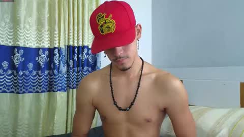 Snapshot of isaiashunt_ chatting on October 18, 2:05 am isais hunt online show from October 18, 2:05 am