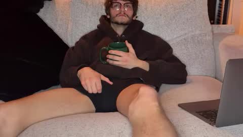 isocialmedia online show from February 6, 11:18 am