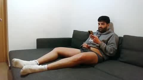 italianboybcn online show from December 29, 6:38 pm