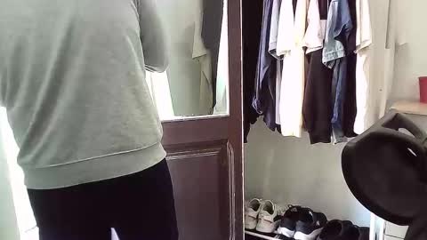 italianboybcn online show from October 6, 10:20 am