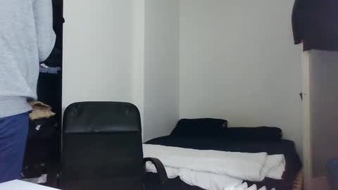 italianboybcn online show from February 25, 5:58 pm