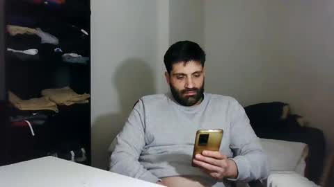 italianboybcn online show from January 17, 8:59 pm