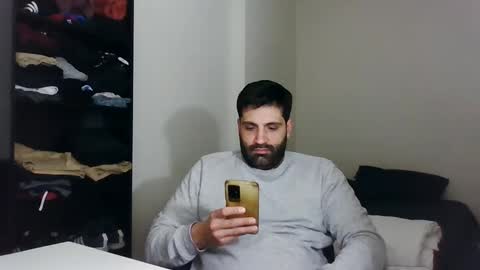 italianboybcn online show from January 15, 8:30 am