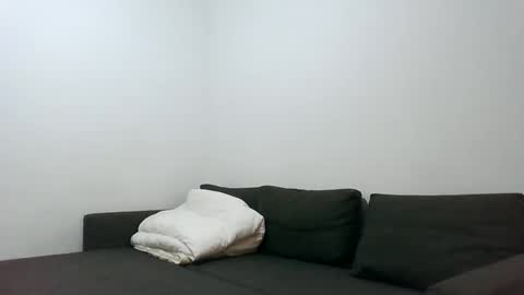 italianboybcn online show from December 15, 10:50 am