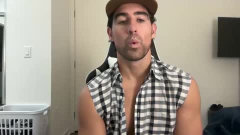 Snapshot of italianstallion336 chatting on October 30, 1:19 am italianstallion336 online show from October 30, 1:19 am