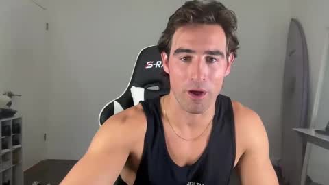 Snapshot of italianstallion336 chatting on October 2, 3:32 am italianstallion336 online show from October 2, 3:32 am